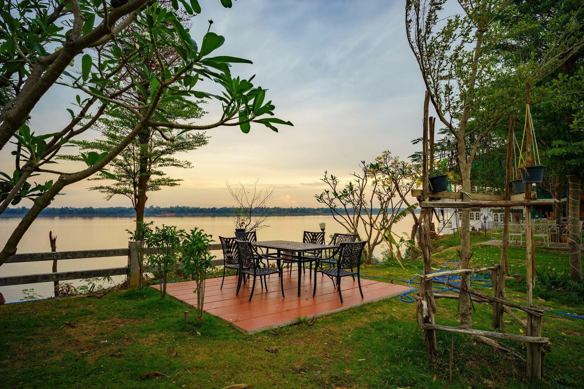 Vieng Khong Hotel Mukdahan Eksteriør billede